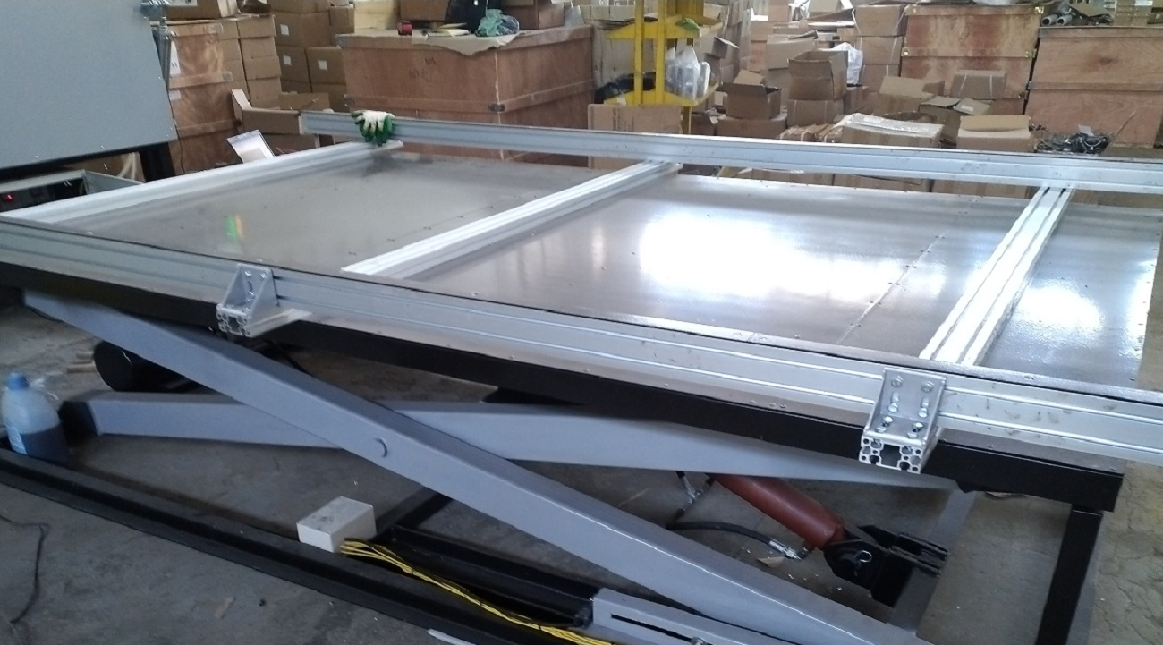 Подъёмный гидравлический стол GoldLam